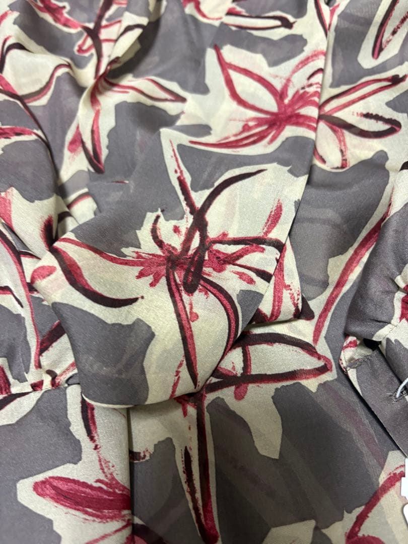 タグ付き新品未使用★ フローフラワープリント ボウタイブラウス