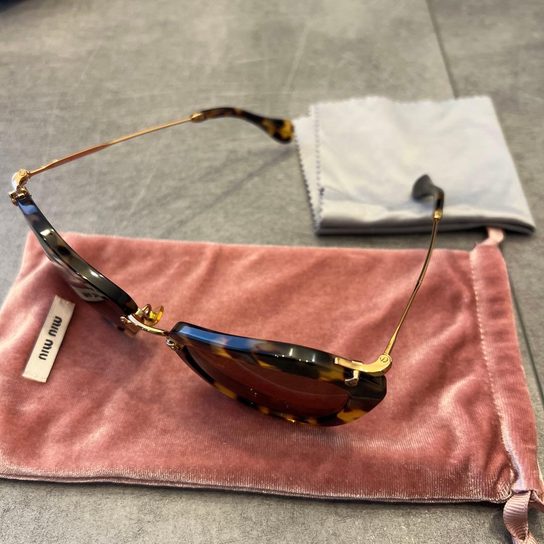 miumiu サングラス　キャットアイ