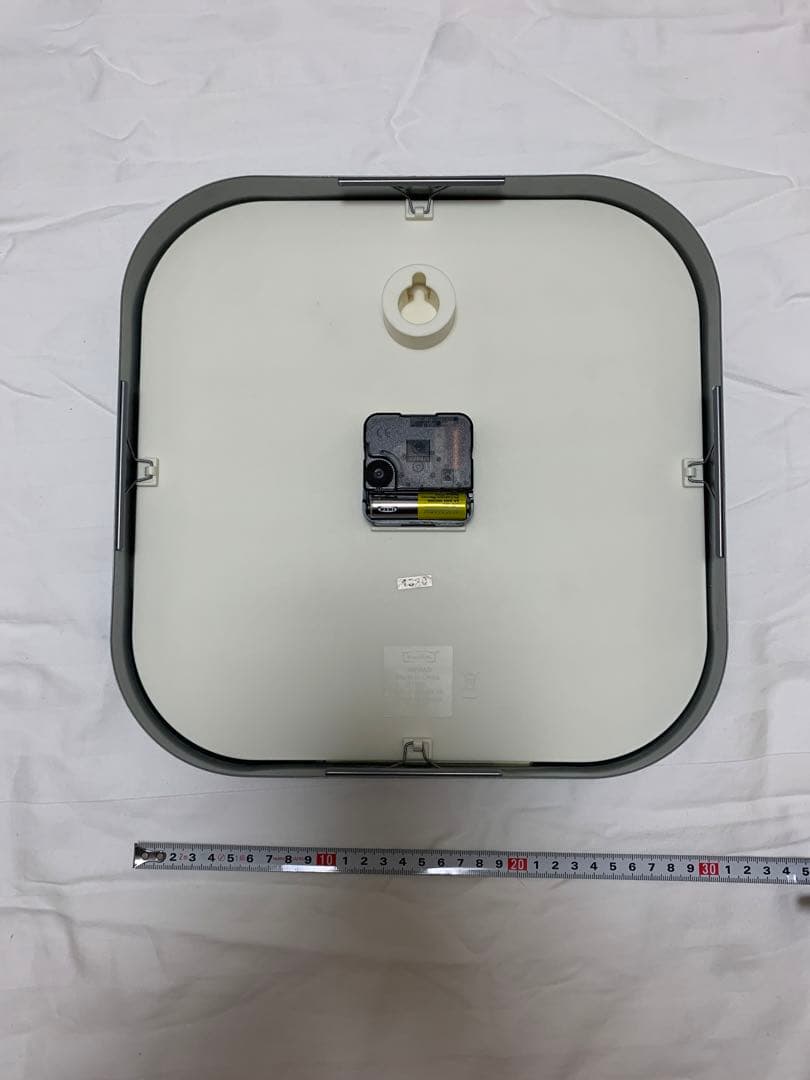 イケア HIPPAD 掛け時計　レトロ フューチャーな