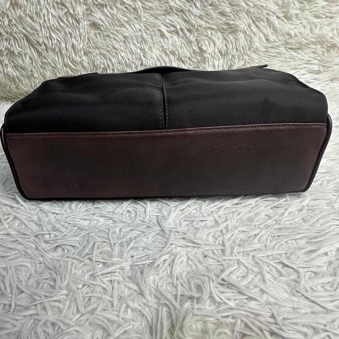 極美品 イッセイミヤケ メッセンジャーバッグ カメラバッグ ナイロン レザー