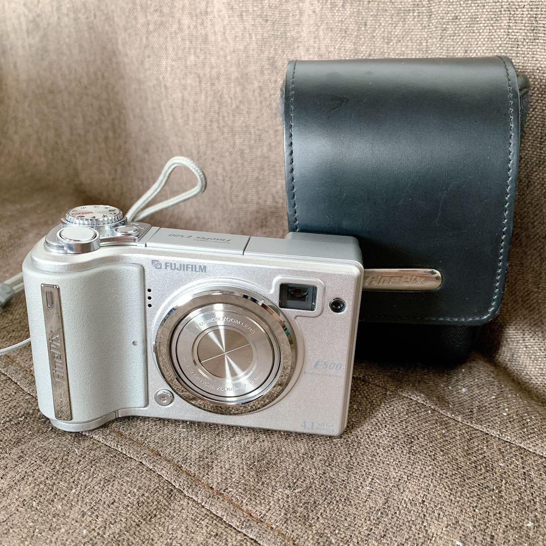 Fujifilm E500 コンパクトデジタルカメラ