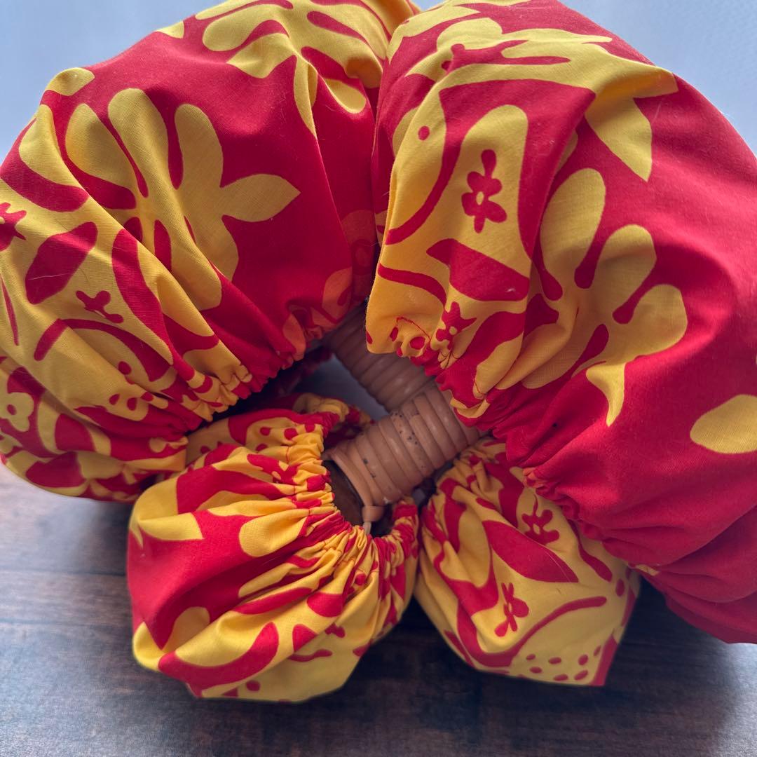 フラダンス用赤黄色羽毛楽器ウリウリ2点セット 入れ物付き