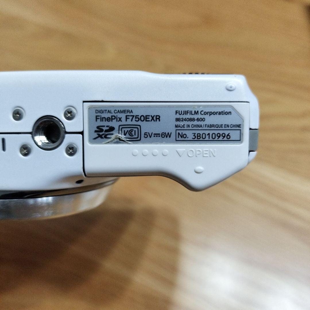 【中古品】FUJIFILM FinePix F750EXR ブラック