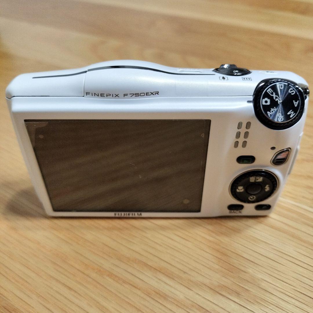 【中古品】FUJIFILM FinePix F750EXR ブラック