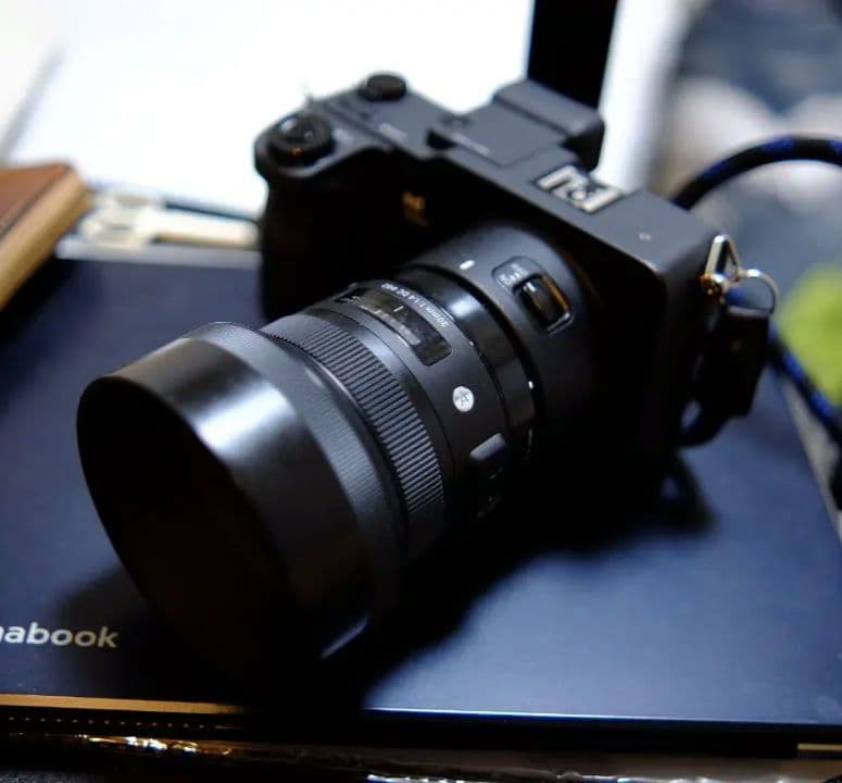 デジタルカメラ SIGMA sd Quattro + 30mm F1.4 DC HSM Art