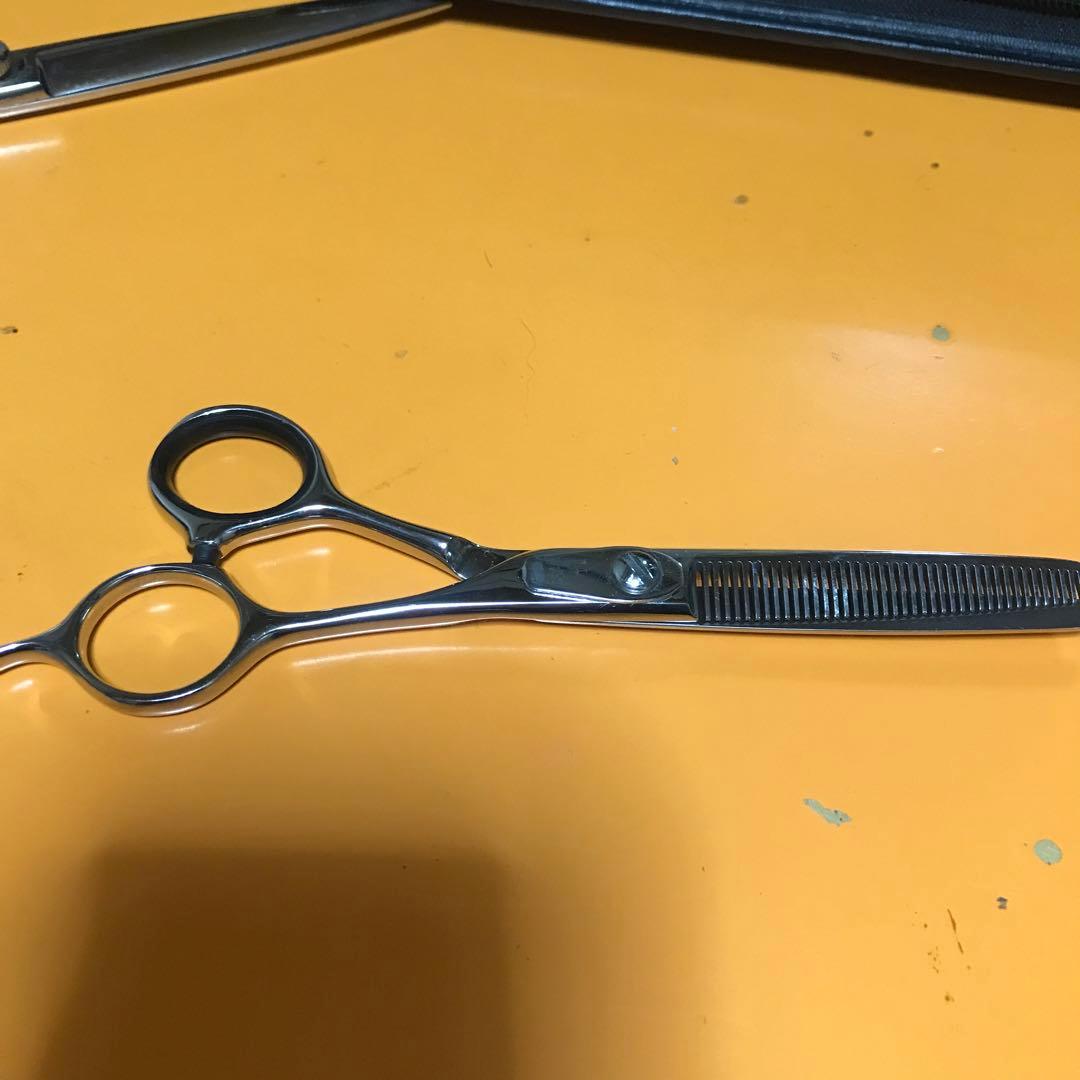 美容師　ハサミ