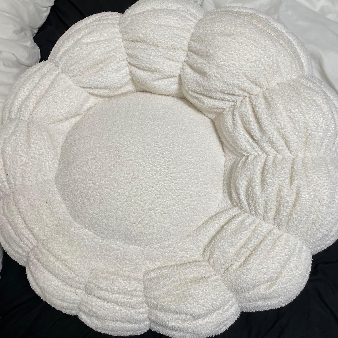 ビーズソファクッション　アネモネ　ホワイト