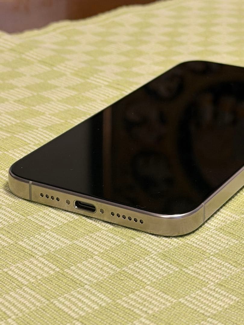 iPhone 15 Pro Max 256GB チタニウム　美品　おまけ多数