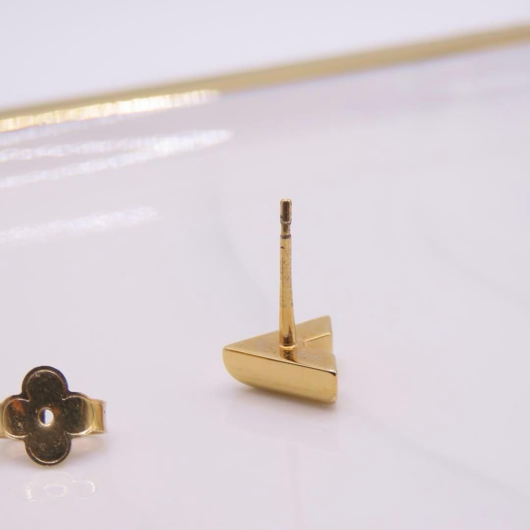 Louis Vuitton ゴールド V字型 ピアス(片耳）　エッセンシャル　V