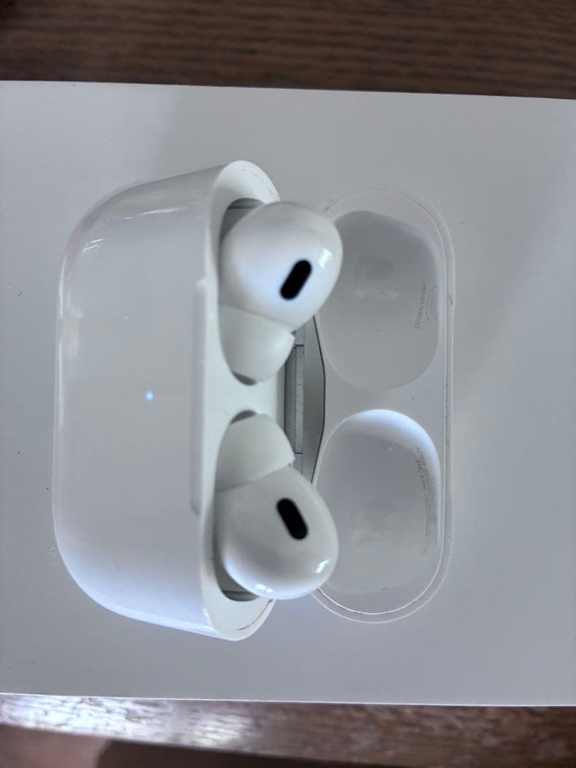AirPods pro 第2世代　本体 ホワイト 充電ケース付き【箱付き】