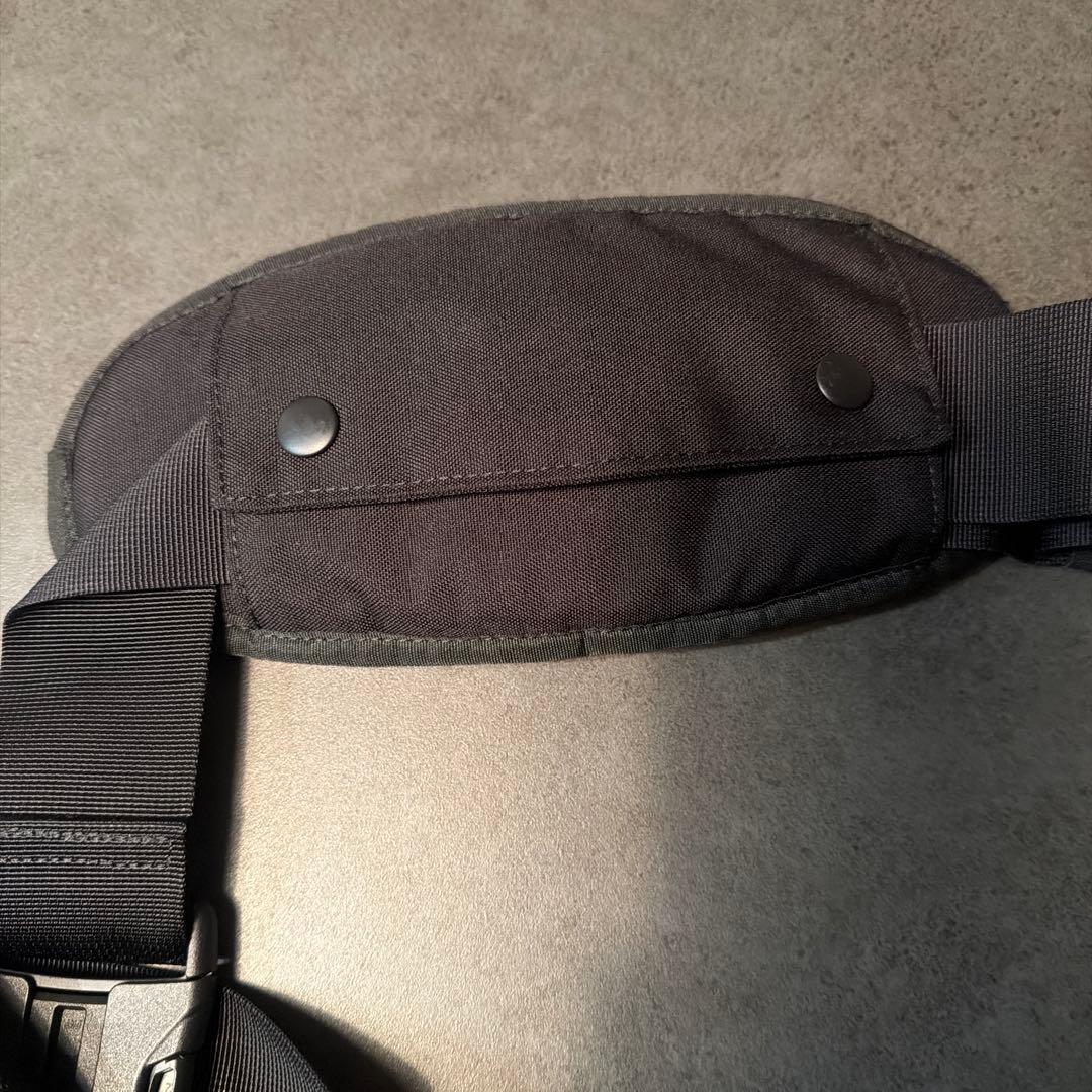 【あお】Hugoo ヒップシート　ブラック×イエロー　ハグー 箱無し