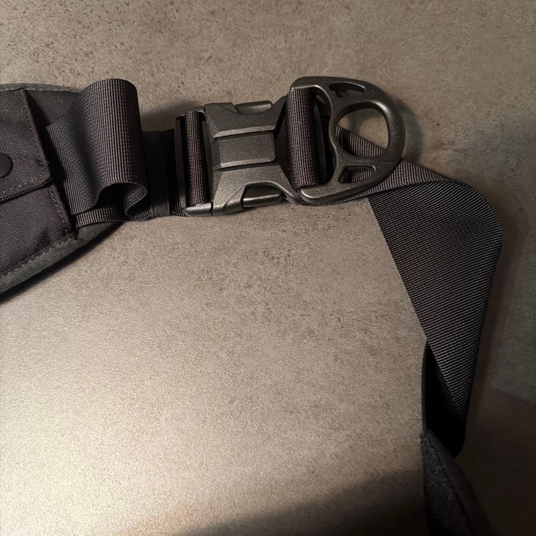 【あお】Hugoo ヒップシート　ブラック×イエロー　ハグー 箱無し