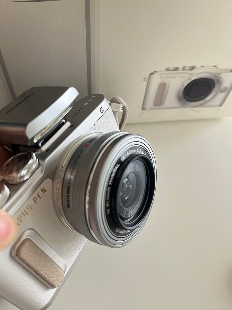 OLYMPUS PEN E-PL8 ホワイト