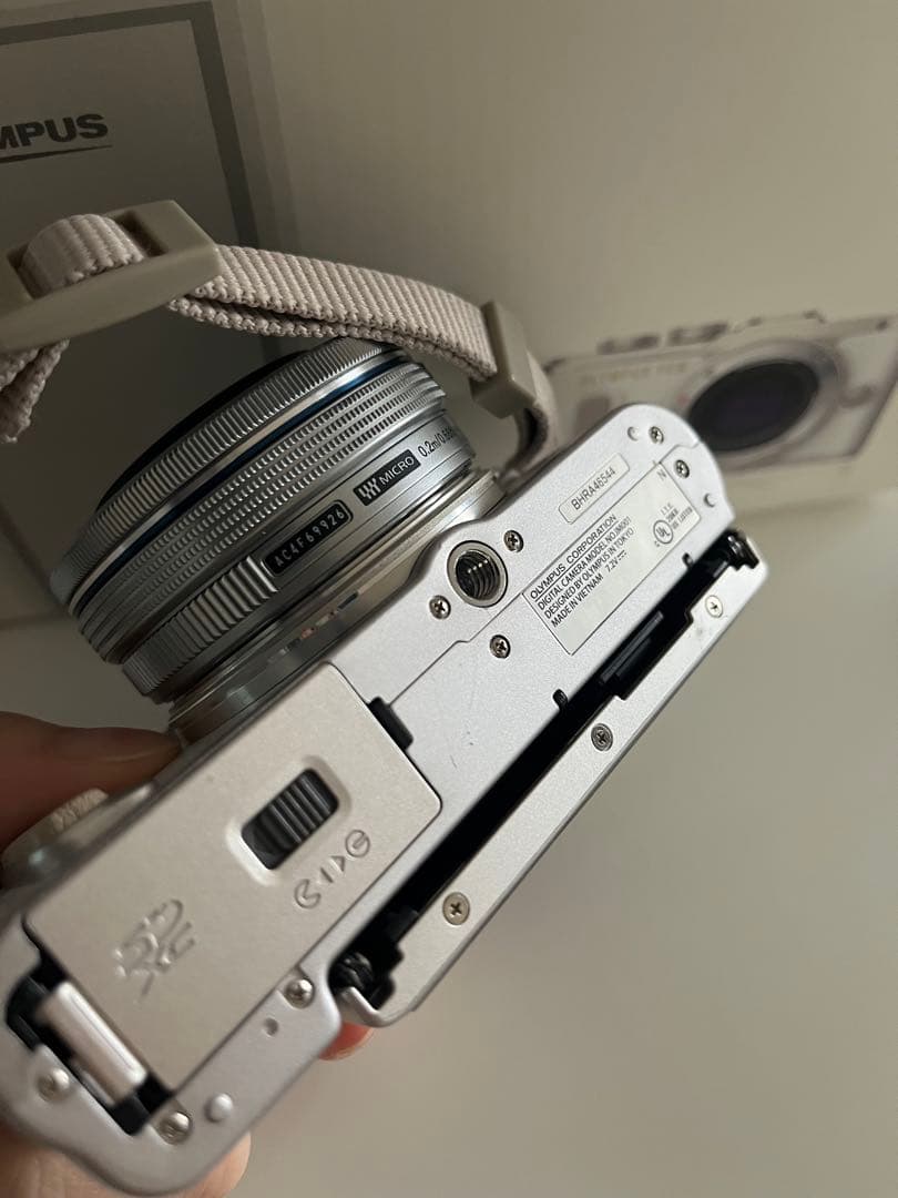 OLYMPUS PEN E-PL8 ホワイト