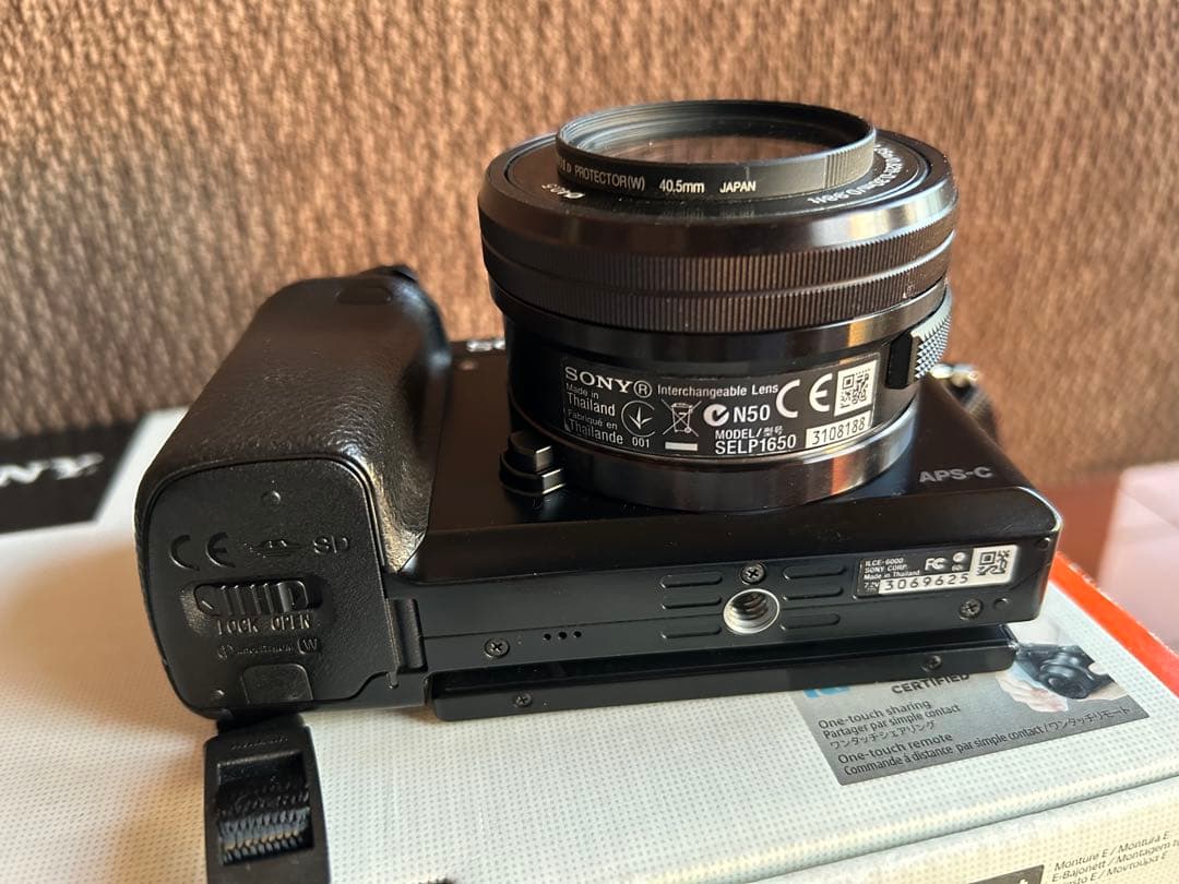 SONY α6000 パワーズームレンズ・単焦点レンズ・ SDカード付き