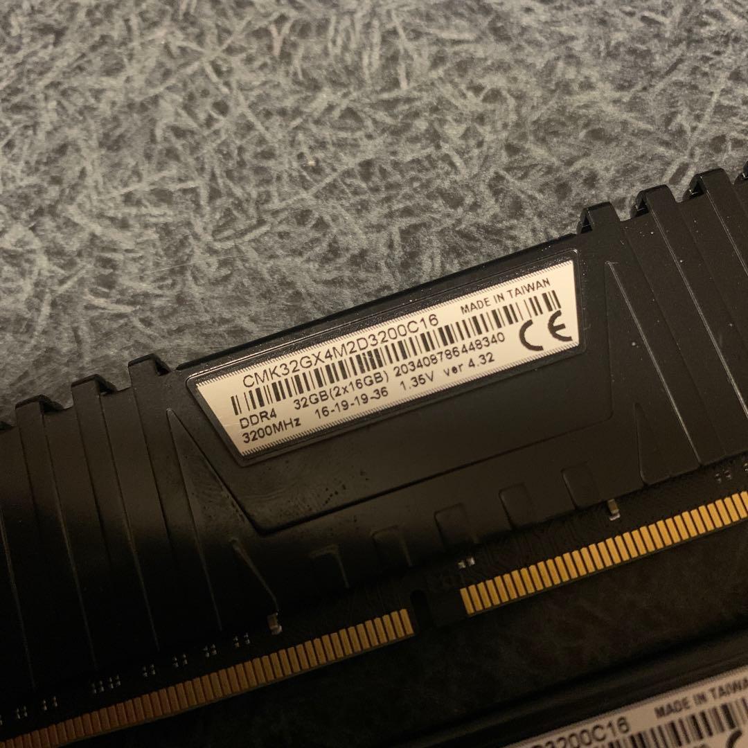 Vengeance 32GB DDR4 3200MHz メモリ