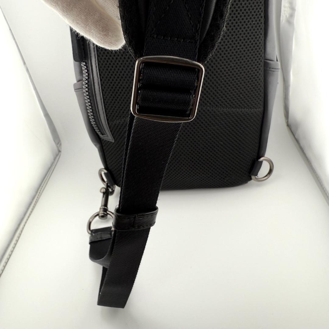 COACH コーチ　エッジ パック ボディバッグ　スムースカーフレザー