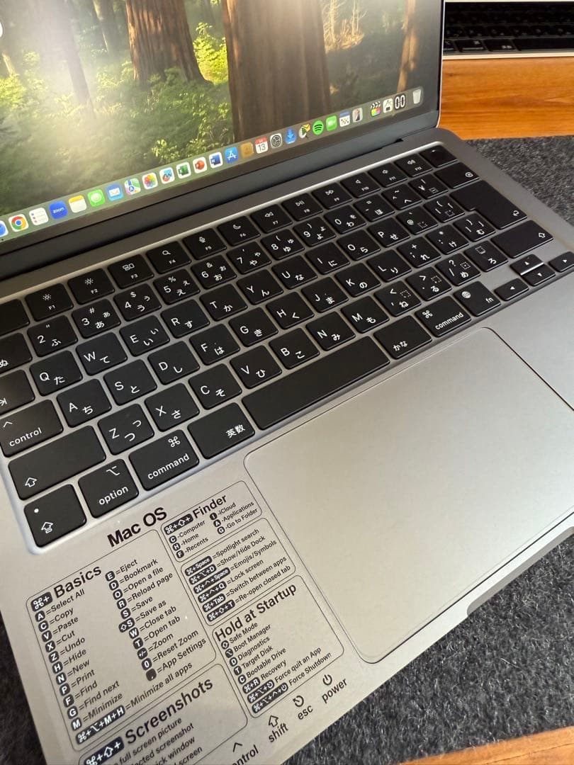 美品 MacBook Air 13.6インチ M2チップ搭載 スペースグレー