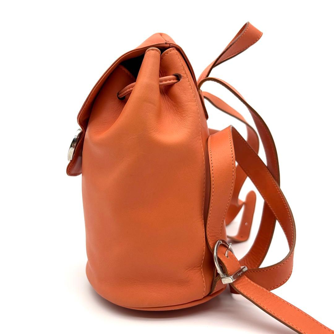 【美品】フェラガモ ミニリュック ダブルガンチーニ オレンジ レザー ロゴ刻印