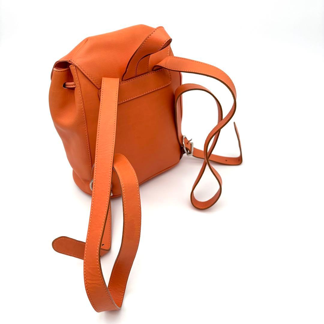 【美品】フェラガモ ミニリュック ダブルガンチーニ オレンジ レザー ロゴ刻印