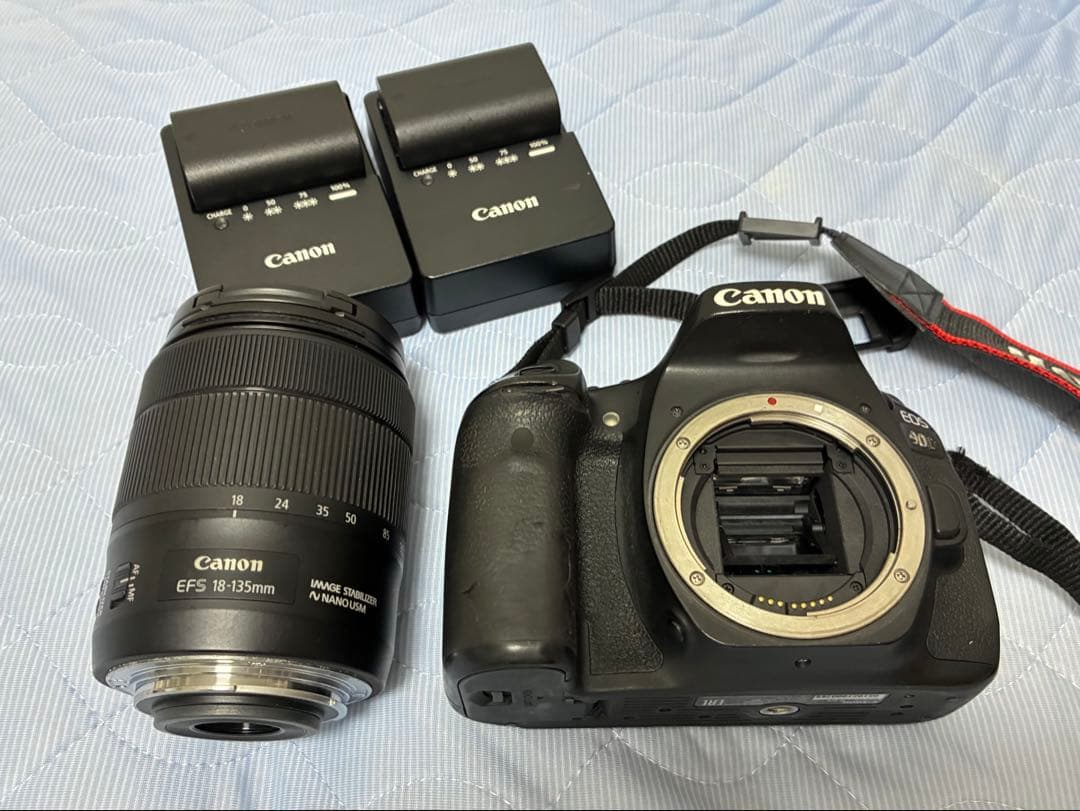 Canon EOS 90D本体 EF-S 18-135mmレンズ バッテリー2個