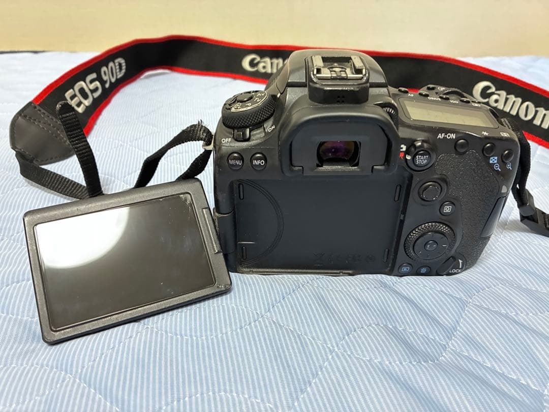 Canon EOS 90D本体 EF-S 18-135mmレンズ バッテリー2個