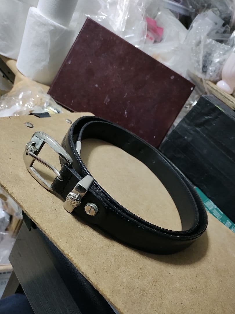 VERSACEベルサーチ 立体メデューサ本革レザーベルト イタリア製 高級感あり