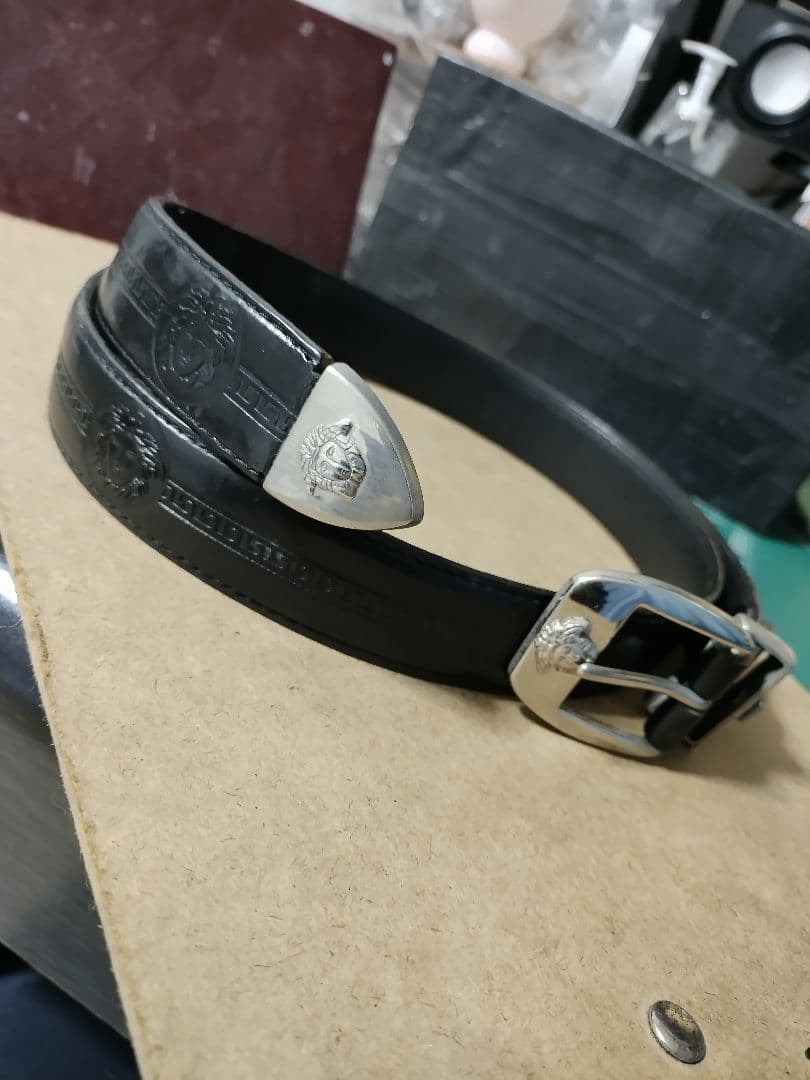 VERSACEベルサーチ 立体メデューサ本革レザーベルト イタリア製 高級感あり