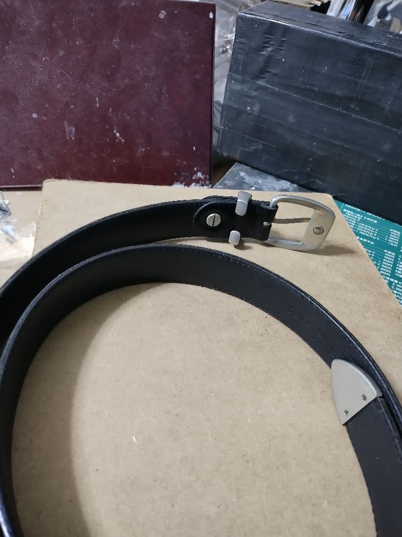 VERSACEベルサーチ 立体メデューサ本革レザーベルト イタリア製 高級感あり