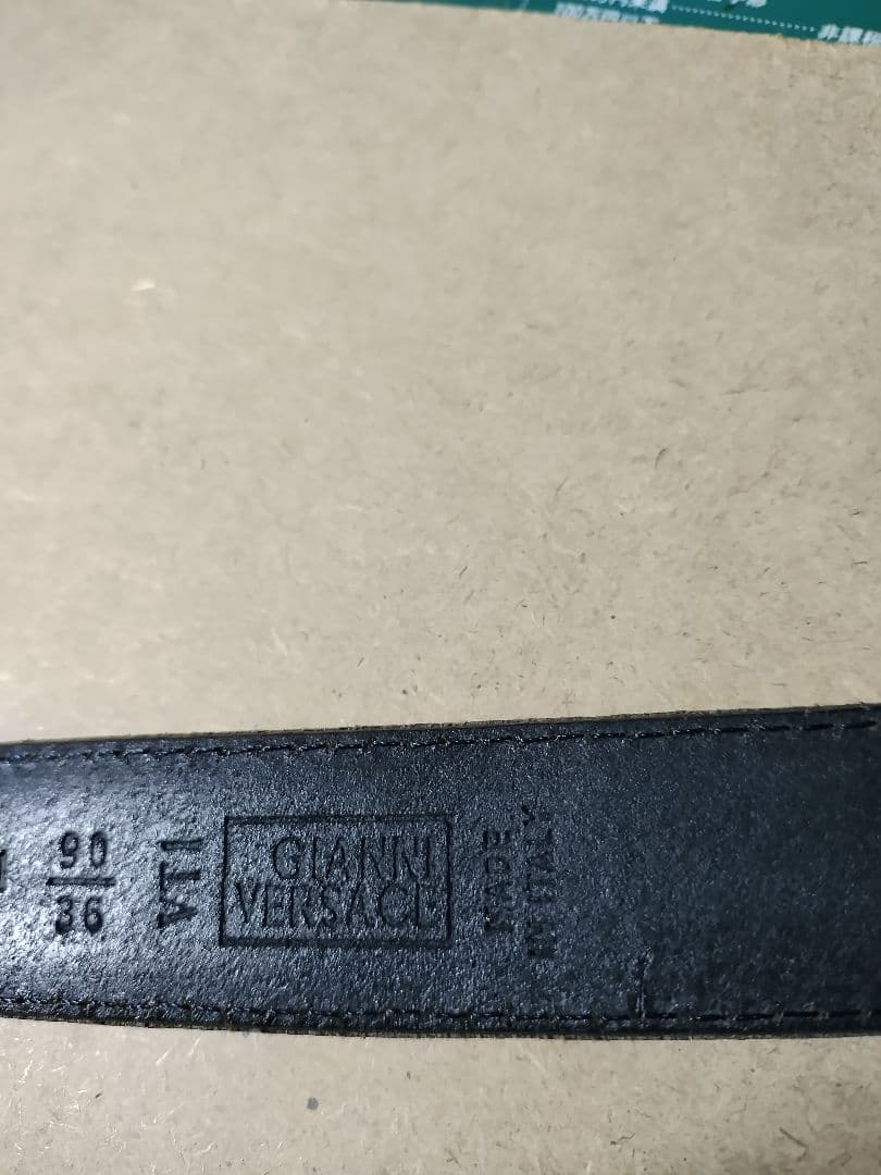 VERSACEベルサーチ 立体メデューサ本革レザーベルト イタリア製 高級感あり