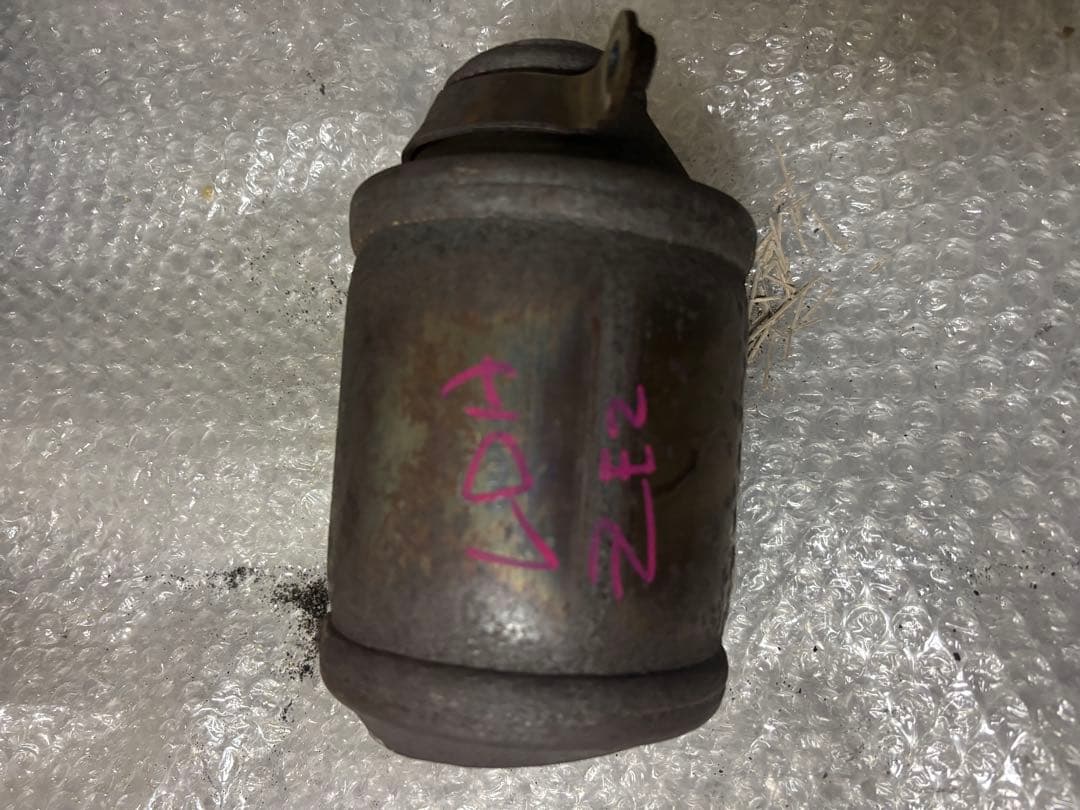 Honda インサイトze2 1個　触媒