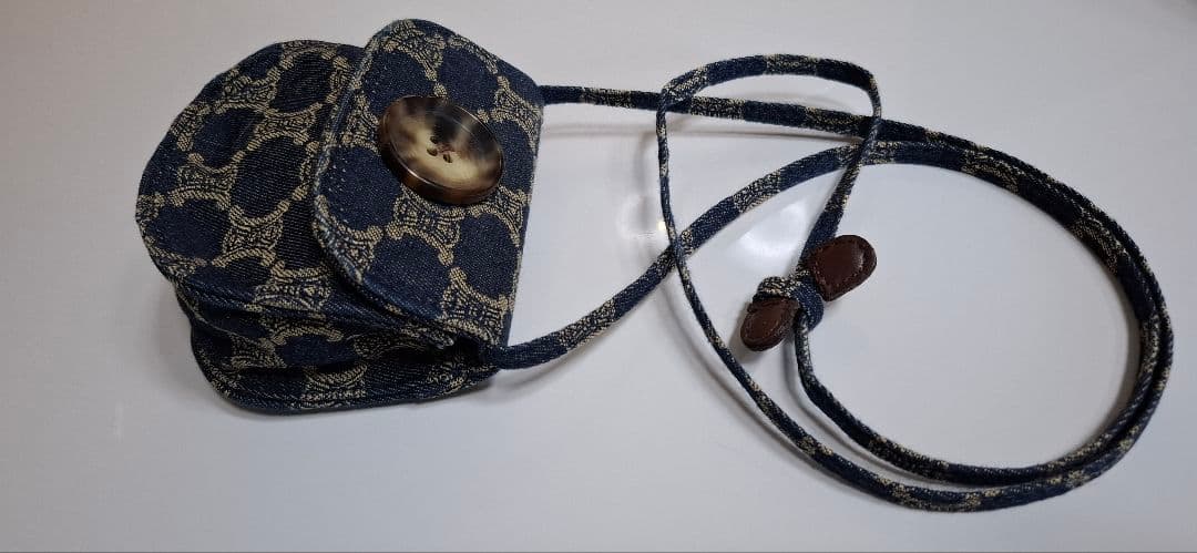 CELINEのポシェットと帽子