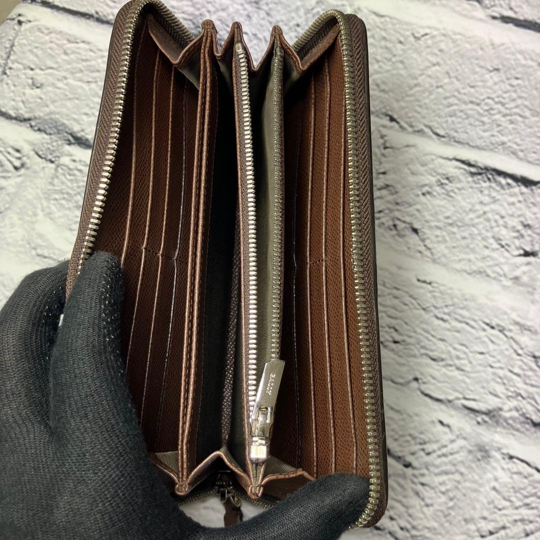 美品✨バリー トレインスポッティング シボ革 ロゴ金具 ラウンドジップ 長財布