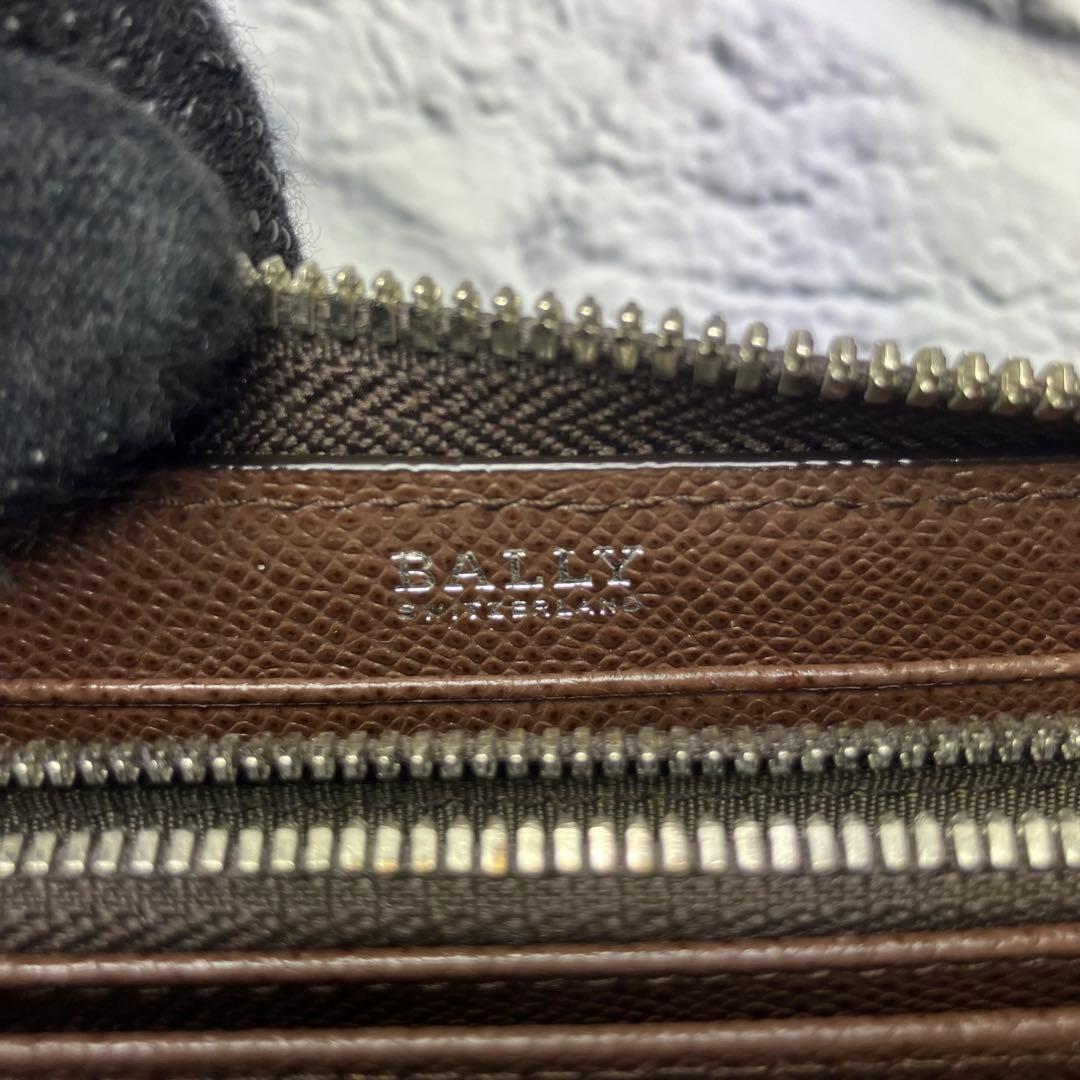 美品✨バリー トレインスポッティング シボ革 ロゴ金具 ラウンドジップ 長財布