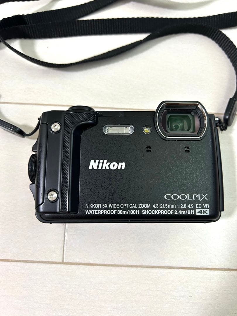 Nikon COOLPIX W300 防水　デジタルカメラ