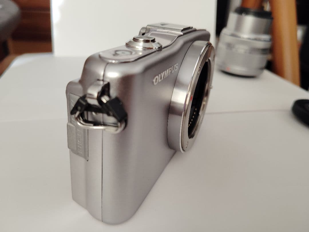 OLYMPUS E-PM1 ミラーレス一眼ダブルズームレンズ