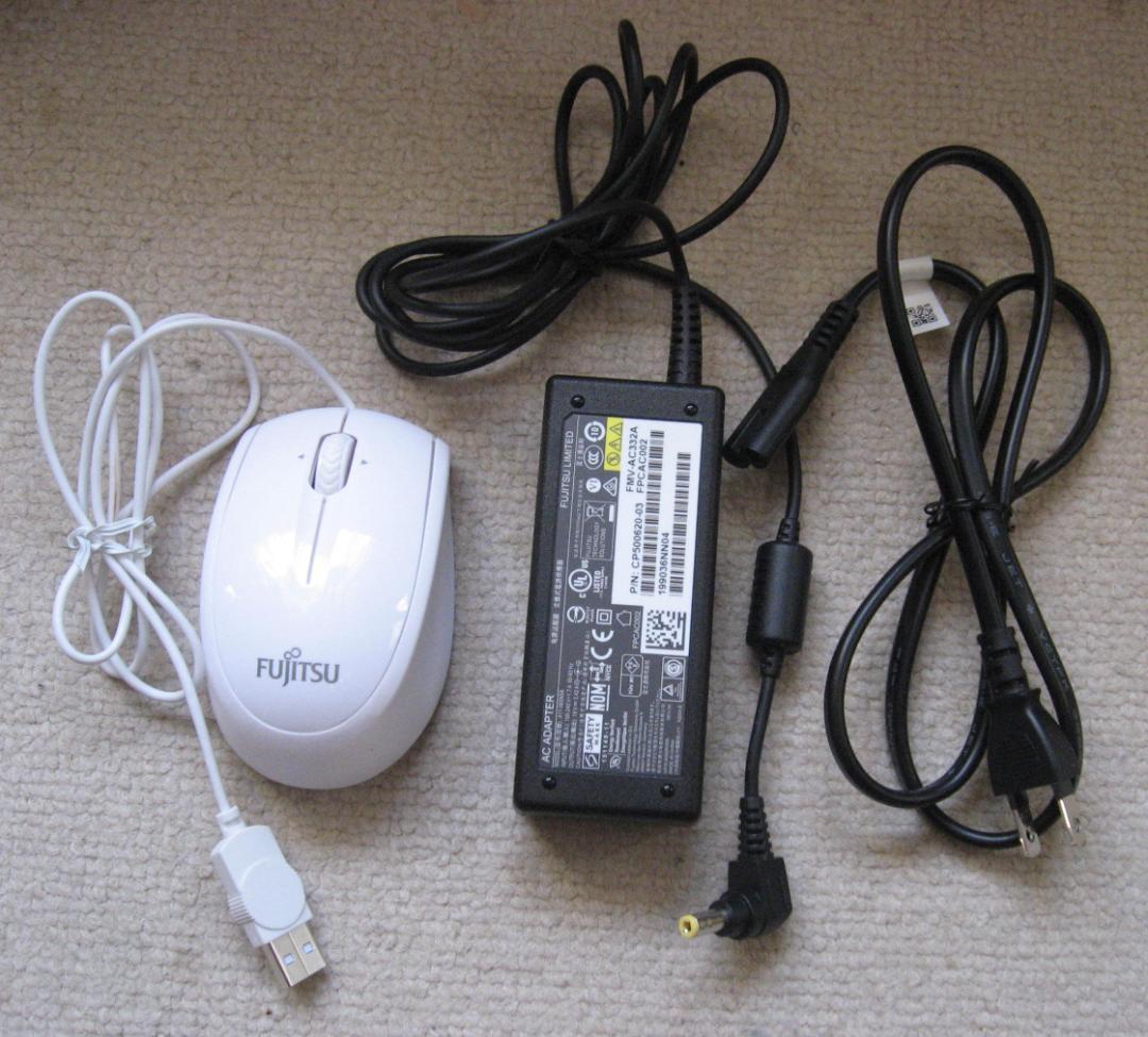 富士通　15.6型ノートパソコン　アーバンホワイトSSD256GB メモリ８GB