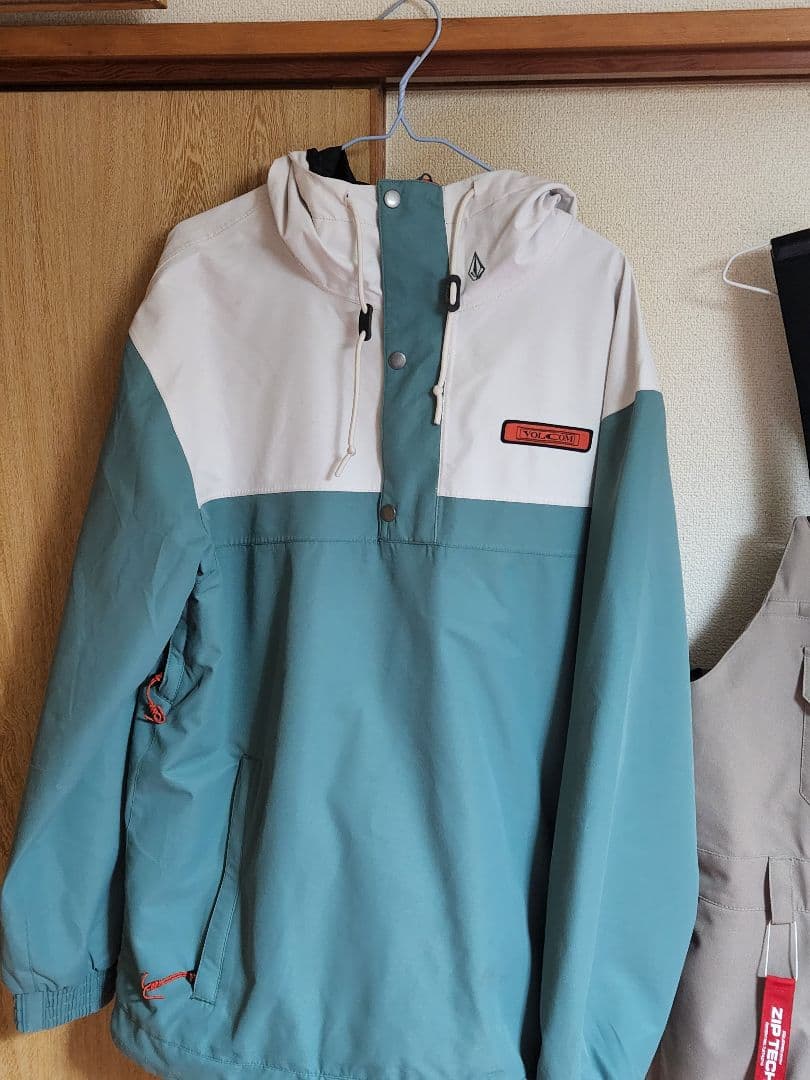 VOLCOM　ウェア、ビブパンツ、グローブ　Mサイズ