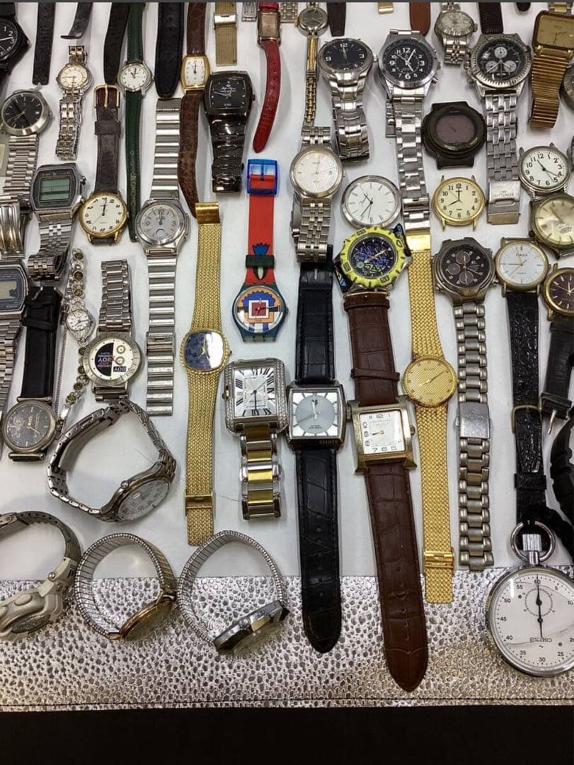 引っ越し後に出てきた時計コレクションです。 全部で90点以上(ジャンク