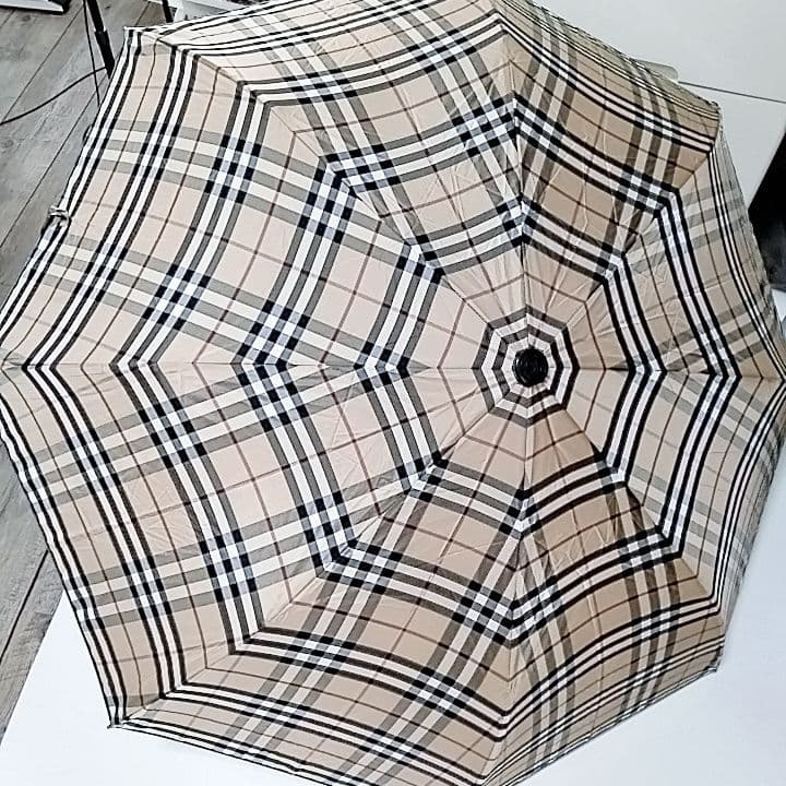 未使用級　バーバリー　雨傘　折りたたみ三つ折り　ノバチェック　自動　軽量傘袋付き
