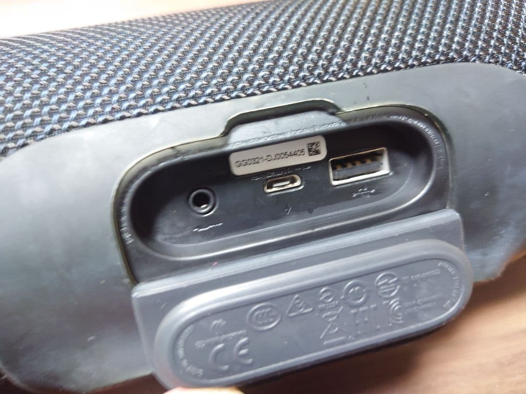 【美品】JBL CHARGE3ポータブルBluetoothスピーカー