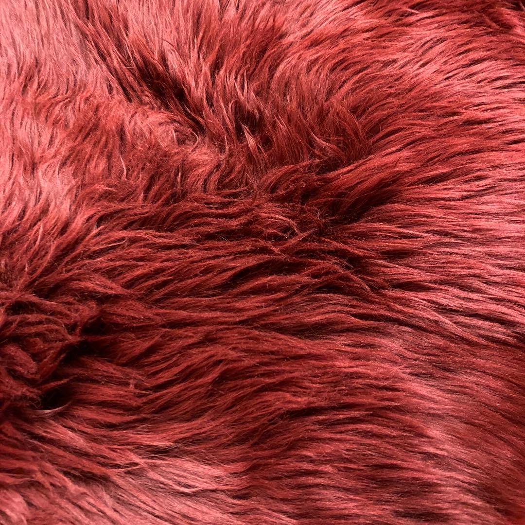 《新品・未使用》ムートンラグ 約170cm x 70cmワインレッド