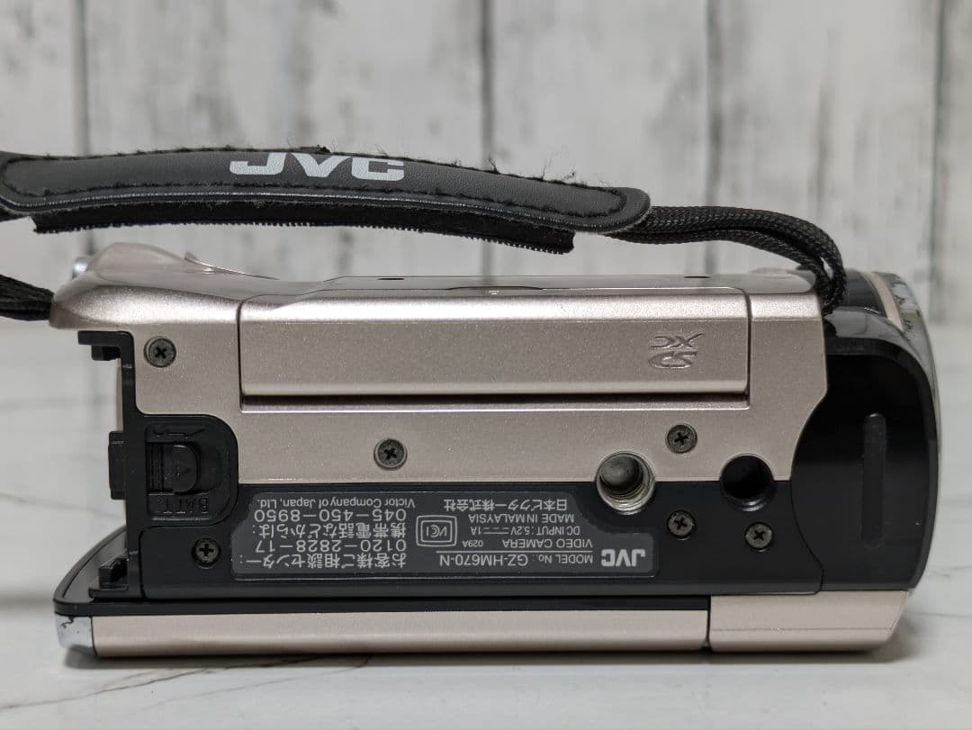 JVC　GZ-HM670　化粧箱付き