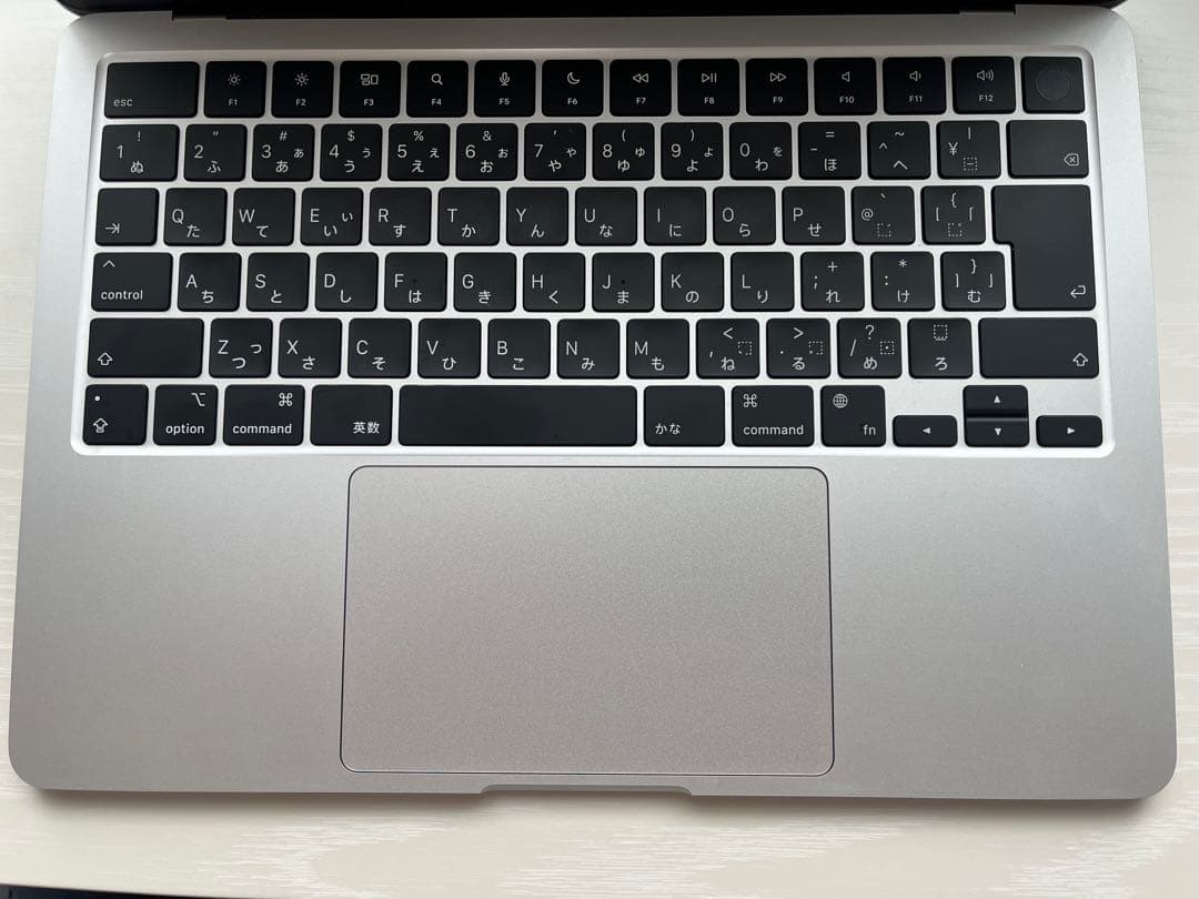 M2 MacBook Air 13インチ16GB 256GB