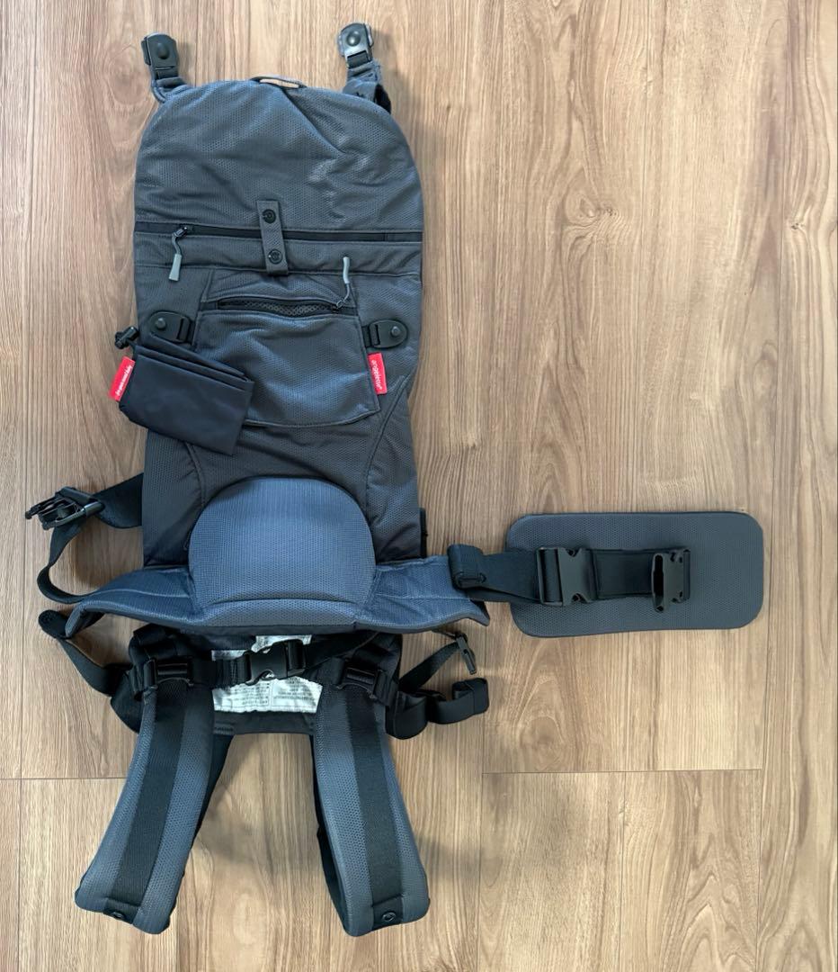 アンジェレッテ ベビーキャリアオン チャコールグレー