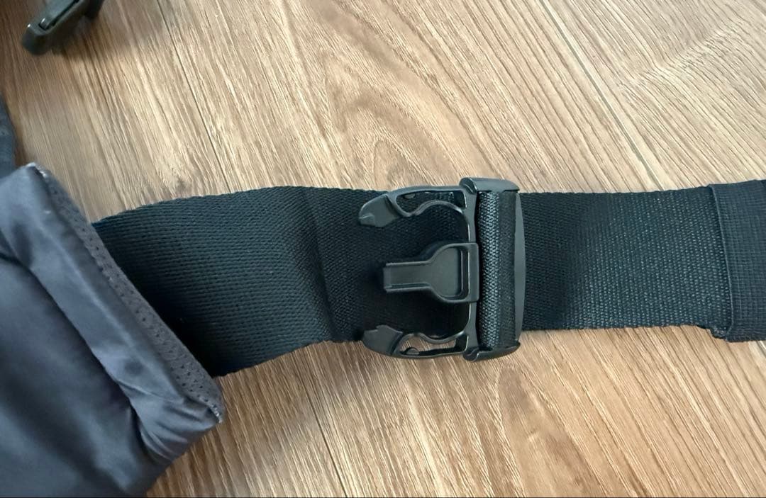 アンジェレッテ ベビーキャリアオン チャコールグレー