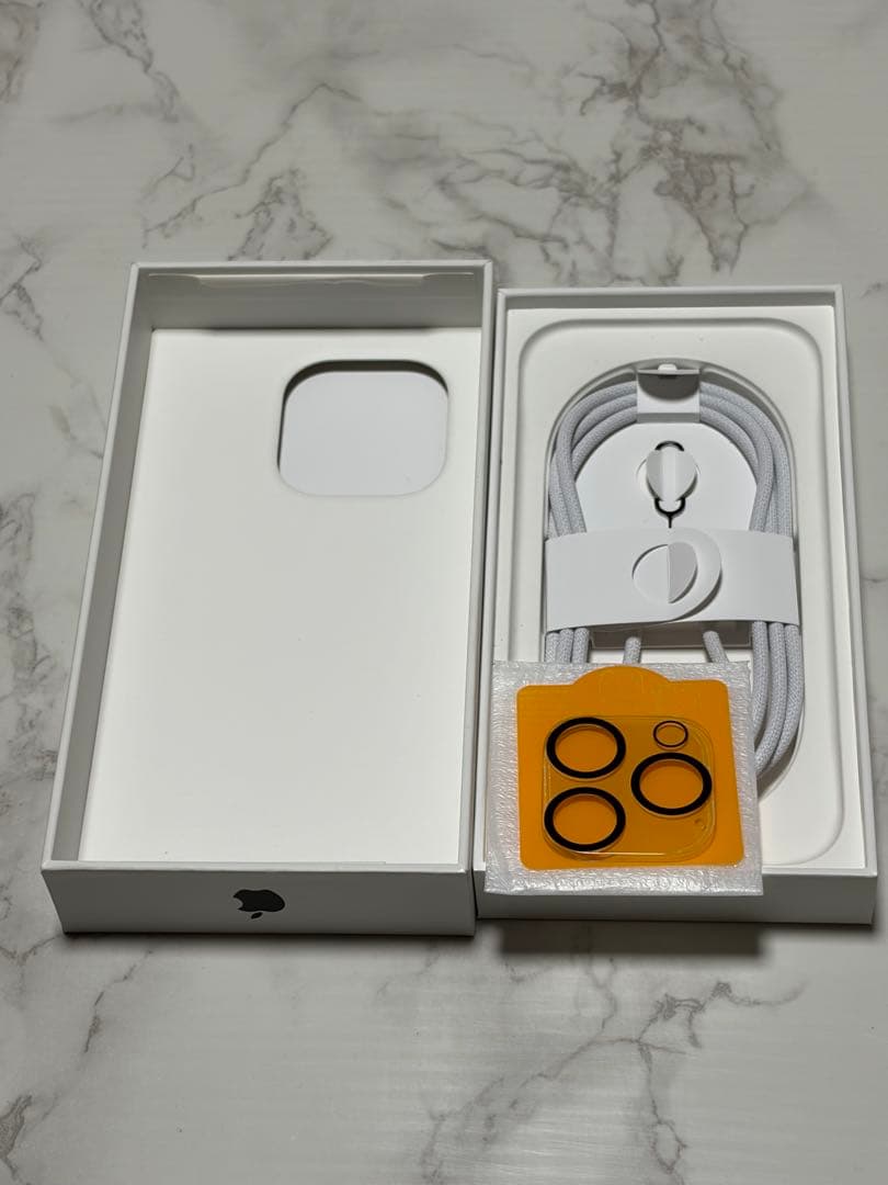 Apple iPhone 16Pro ブラックチタニウム 本体