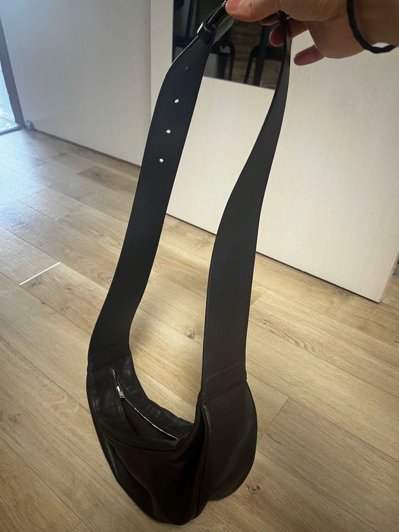 COS コス プリーツ ベルト レザーバッグ ブラウン