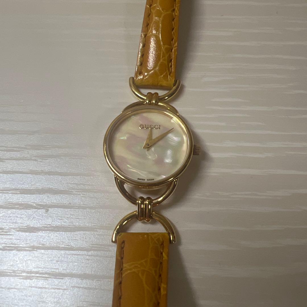 GUCCI パール調文字盤 時計
