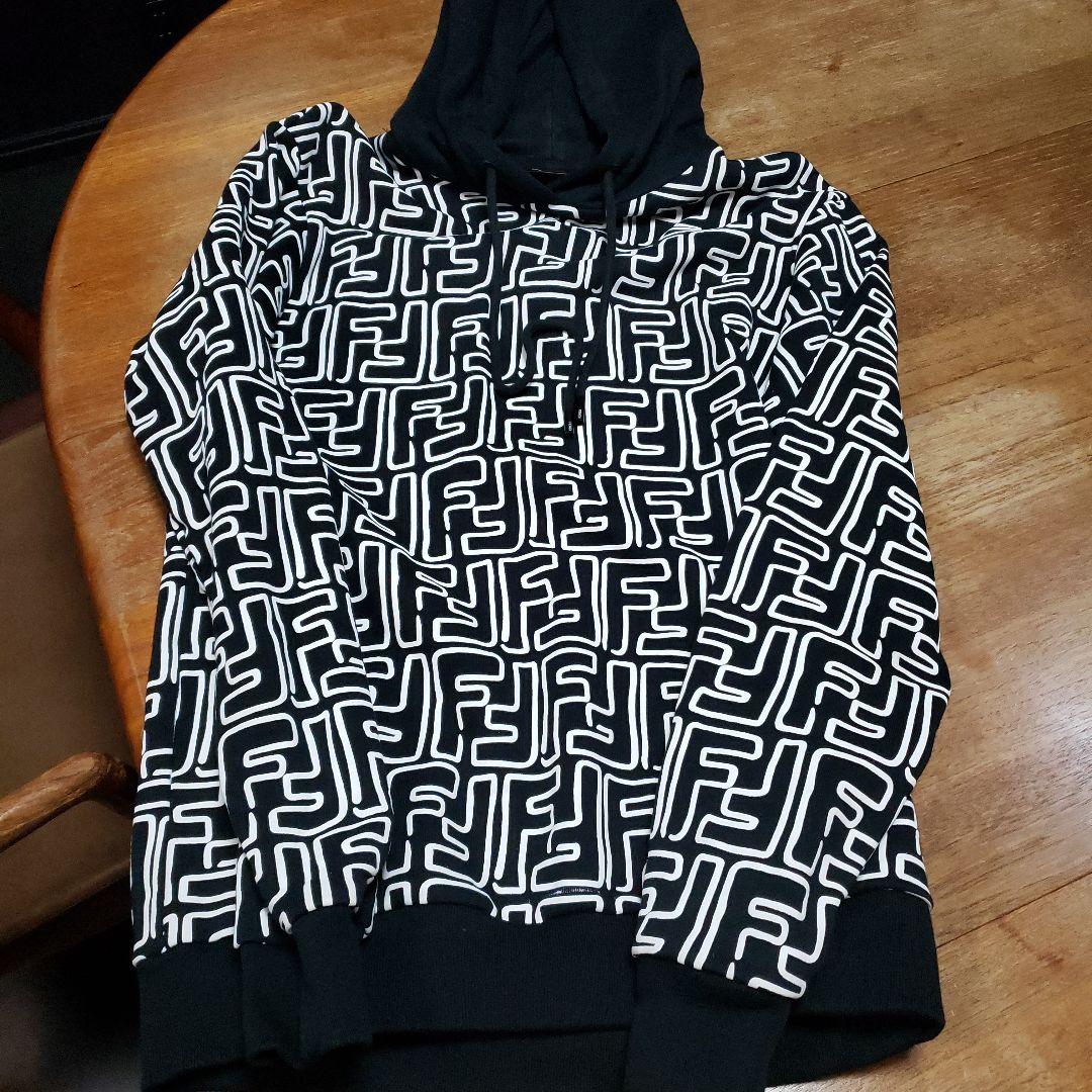 フェンディ FENDI パーカー ズッカ柄